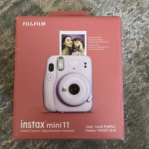 Brand New: Fujifilm Instax Mini 11 in Lilac Purple